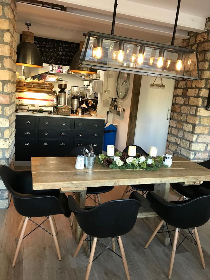 לינה וארוחת בוקר גלוואיי Mocha Newcastle מראה חיצוני תמונה
